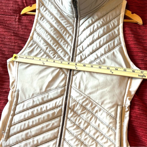 Alo Yoga Silver Reflective Puffer Vest. Probable Small. - Picture 10 of 16